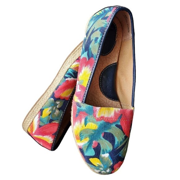 B.O.C. FLORAL CANVAS SHOES SIZE 8 - Picture 1 of 10